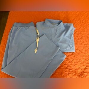 FIGS Rafaela Oversized Top , High Wasted Livingston Basic Scrub Pant (both 3xl)